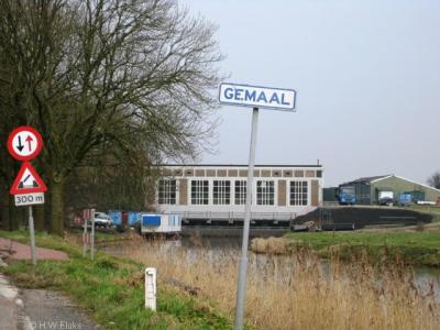 Gemaal is een buurtschap in de provincie Utrecht, gemeente De Ronde Venen. T/m 1988 gemeente Vinkeveen en Waverveen. Op de achtergrond het gemaal waar de buurtschap naar is genoemd.