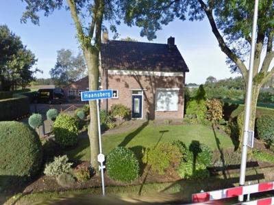 Haansberg is een buurtschap in de provincie Noord-Brabant, in de streek Baronie en Markiezaat, gemeente Etten-Leur. De buurtschap heeft geen plaatsnaamborden, zodat je slechts aan de gelijknamige straatnaambordjes kunt zien dat je er bent aangekomen.