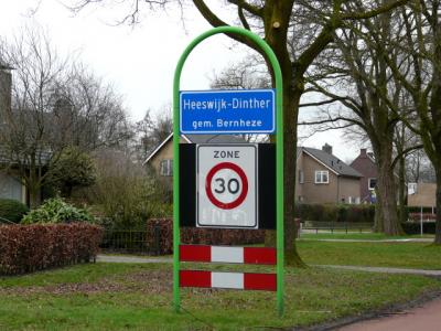 Heeswijk-Dinther is een dorp in de provincie Noord-Brabant, in de regio Noordoost-Brabant, gemeente Bernheze. Het was een zelfstandige gemeente van 1969 t/m 1993. (© H.W. Fluks)