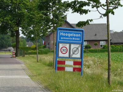 Hoogeloon is een dorp in de provincie Noord-Brabant, in de regio Zuidoost-Brabant, en daarbinnen in de streek Kempen, gemeente Bladel. T/m 1996 gemeente Hoogeloon, Hapert en Casteren.