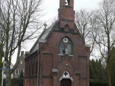 Hushoven, de huidige St. Donatuskapel (die je qua grootte eerder een kerk zou noemen, maar formeel is het nu eenmaal een kapel) dateert uit 1872