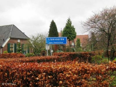 IJzevoorde is een buurtschap in de provincie Gelderland, in de streek Achterhoek, in deels gemeente Doetinchem, deels gemeente Bronckhorst. De buurtschap valt deels onder de stad Doetinchem, deels onder het dorp Zelhem.