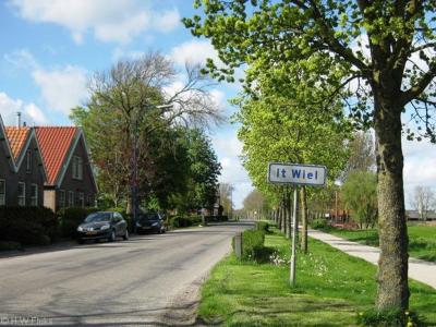 It Wiel is een buurtschap in de provincie Fryslân, gemeente Leeuwarden. T/m 1983 gemeente Baarderadeel. In 1984 over naar gemeente Littenseradiel, in 2018 over naar gemeente Leeuwarden. De buurtschap valt onder het dorp Weidum.