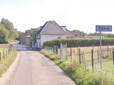 Kamp is een buurtschap in de provincie Limburg, in de regio's Heuvelland en Parkstad, gemeente Beekdaelen. T/m 2018 gemeente Nuth. De buurtschap valt onder het dorp Nuth. (© Google StreetView)