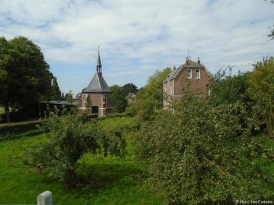 Buurtschap Kerkeinde bij Sleeuwijk heeft maar 1 rijksmonument, maar wel een bijzonder fraaie; het oorspronkelijk 16e-eeuwse Oude Kerkje.