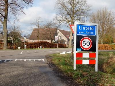 Lintelo is een buurtschap in de provincie Gelderland, in de streek Achterhoek, gemeente Aalten. De buurtschap valt onder het dorp Aalten. De kern van buurtschap heeft een 'bebouwde kom' en heeft daarom blauwe plaatsnaamborden (komborden).