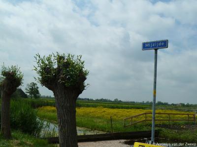 Mijzijde is een buurtschap in de provincie Utrecht, gemeente Woerden. T/m 1988 gemeente Kamerik. De buurtschap Mijzijde heeft geen plaatsnaamborden, zodat je slechts aan de gelijknamige straatnaambordjes kunt zien dat je er bent aangekomen.