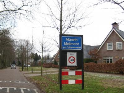 Mûnein is een dorp in de provincie Fryslân, in de streek Trynwâlden, gemeente Tytsjerksteradiel.