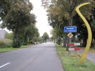 Het dorp Mussel lag vanouds in de gemeente Onstwedde. Sinds 1969 valt het onder de in dat jaar opgerichte gemeente Stadskanaal. (© H.W. Fluks)