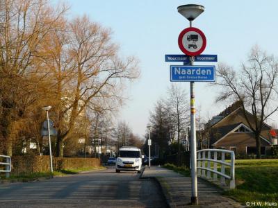 Naarden is een stad in de provincie Noord-Holland, in de streek 't Gooi, gemeente Gooise Meren. Het was een zelfstandige gemeente t/m 2015.