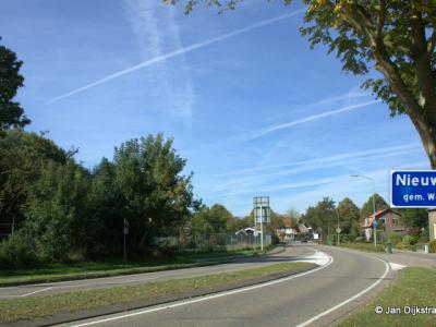 Nieuwendijk is een dorp in de provincie Noord-Brabant, in de regio West-Brabant, en daarbinnen in de streek Land van Heusden en Altena, gemeente Altena. Vóór 2019 heeft het dorp door de jaren heen onder diverse gemeenten gevallen. Zie hoofdstuk Status.