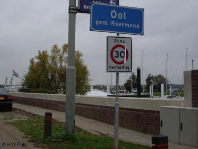 Het dorp Ool ligt voor de postadressen 'in' Herten, maar heeft wel een eigen bebouwde kom met blauwe plaatsnaamborden (= komborden). Het grenst aan het dorp Herten en wordt verder omsloten door het water van de Maas en de Oolderplas.