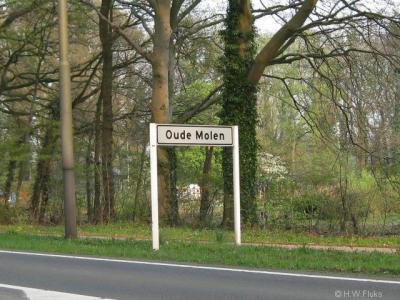 Buurtschap Oude Molen valt onder het dorp Lettele, vanouds gemeente Diepenveen, sinds 1999 gemeente Deventer