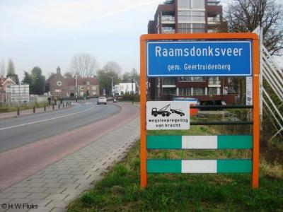Raamsdonksveer is een dorp in de provincie Noord-Brabant, in de regio West-Brabant, en daarbinnen in de streek Amerstreek, gemeente Geertruidenberg. T/m 1996 gemeente Raamsdonk.