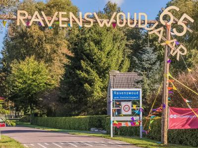 In Ravenswoud hebben ze in 2017 het 65-jarig bestaan als dorp gevierd. De nederzetting als zodanig is al rond 1850 ontstaan, maar de huidige plaatsnaam en de dorpsstatus zijn van veel jongere datum. Zie daarvoor de kopjes Naamgeving en Geschiedenis.