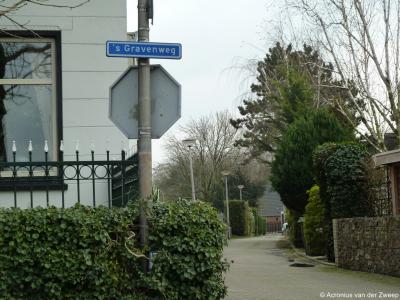 's-Gravenweg is een buurtschap in de provincie Zuid-Holland, in deels gemeente Zuidplas (t/m 2009 gemeente Nieuwerkerk aan den IJssel), deels gemeente Capelle aan den IJssel. Op dit straatnaambord wordt de straat- en plaatsnaam verkeerd gespeld.