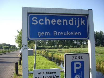 Scheendijk is een buurtschap van Breukelen, sinds 2011 gemeente Stichtse Vecht, en is in tegenstelling tot de meeste andere buurtschappen in ons land zodanig dichtbebouwd dat het een 'bebouwde kom' en dus blauwe plaatsnaamborden (i.p.v. witte) heeft.