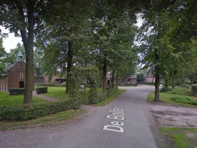 Straten is een buurtschap in de provincie Noord-Brabant, gemeente Oirschot. De buurtschap valtonder het dorp Oirschot. De buurtschap heeft geen plaatsnaamborden, waardoor je alleen aan de gelijknamige straatnaambordjes kunt zien dat je er bent aangekomen.