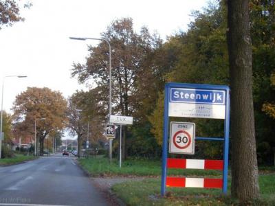 Tuk is een dorp en een formele woonplaats, maar ligt qua bebording ter plekke binnen de bebouwde kom van de stad Steenwijk. Beetje curieus...