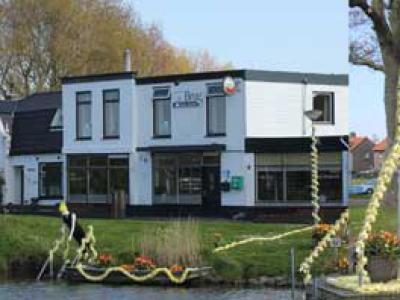 Dorpsvereniging Van Ewijcksluis e.o. is opgericht in 1974 en heeft in 2014 dus het 40-jarig bestaan gevierd.