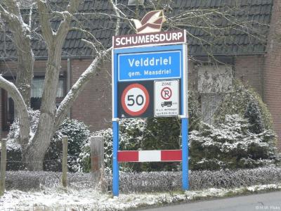 Velddriel is een dorp in de provincie Gelderland, in de streek Bommelerwaard, gemeente Maasdriel. T/m 31-7-1944 gemeente Driel. Tijdens carnaval heet het dorp Schumersdurp.