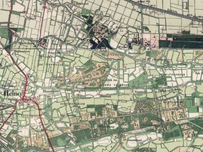 Buurtschap Veldhoek is het omvangrijke landelijke, overwegend agrarische gebied O van Heino. Op oude kaarten, zoals hier op een kaart uit ca. 1920, is sprake van een verdeling van het gebied in de delen Oude Veldhoek en Nieuwe Veldhoek.