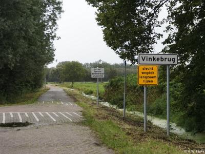 Vinkebrug is een buurtschap in de provincie Noord-Holland, gemeente Haarlemmermeer. T/m 21-9-1863 gemeente Houtrijk en Polanen. Per 22-9-1863 over naar gemeente Haarlemmerliede en Spaarnwoude, in 2019 over naar gemeente Haarlemmermeer.