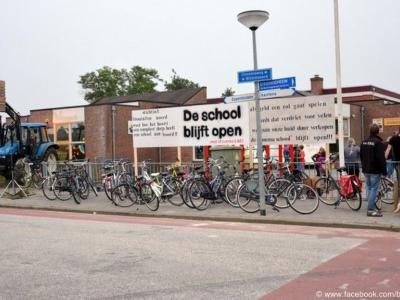 De basisscholen in Zandeweer en buurdorp Oldenzijl dreigden beide te moeten sluiten. Maar...